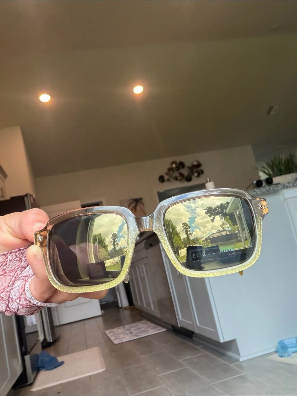 Gold Frame Women’s Sunglasses - Unknown Brand